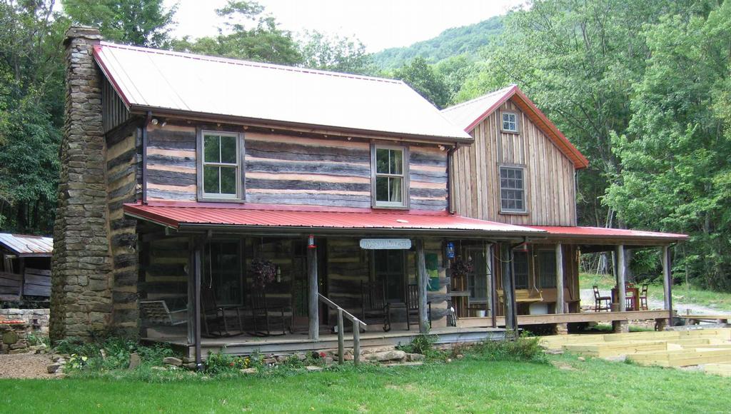 Woods Hole Hostel Pearisburg VA 24134 5409213444